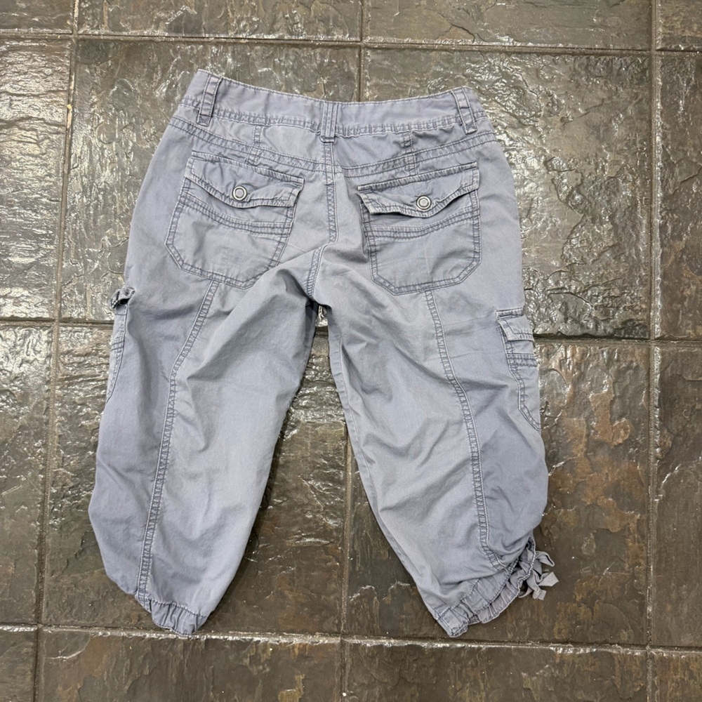 UNIONBAY Gray Cargo Y2K Capris for Women Size 0 - Picture 3 of 7